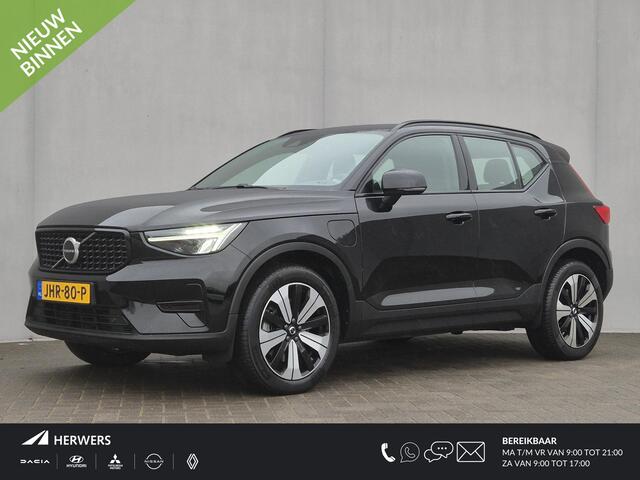 Volvo XC40 1.5 T5 Recharge Plus Dark Automaat / Accu SOH 94,43% / All season banden / Harman/Kardon Audio Systeem / Park Assist Pack & Seat Pack / Trekgewicht 1.800 kg / Stuur- & Stoelverwarming / Navigatie d.m.v. Apple Carplay/Android auto / Achteruitrijcamera /