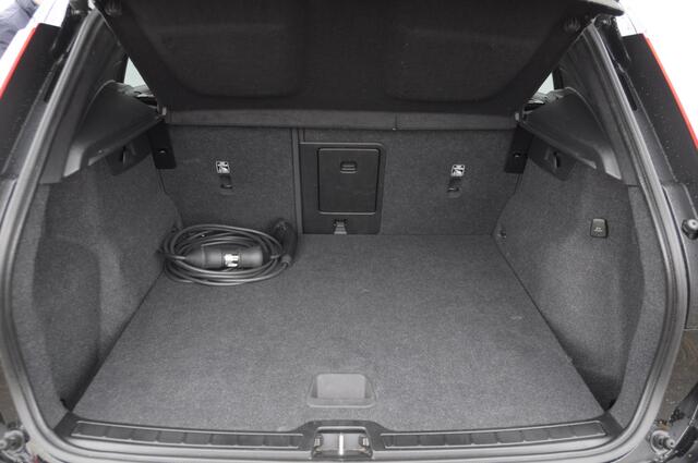 Volvo XC40 T4 211PK Automaat Plus Dark / cruise control / Elektrische stoelen / Harman Kardon audio / Pilot assist / Stoel en stuur verwarming / Elektrische achterklep / Parkeersensoren met camera / Google infotainment