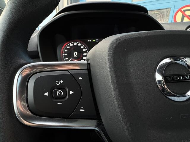 Volvo XC40 2.0 B4 Business Pro | 18" 5-Spaaks Silver velgen met 235/55 R18 banden | 2-zone Electronic Climate Control met gekoeld dashboardkastje | Achteropkomend verkeer waarschuwing