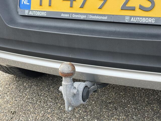 Volvo XC40 2.0 B4 Business Pro | 18" 5-Spaaks Silver velgen met 235/55 R18 banden | 2-zone Electronic Climate Control met gekoeld dashboardkastje | Achteropkomend verkeer waarschuwing