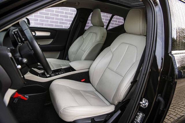 Volvo XC40 1.5 T4 Recharge Inscription | Trekhaak | Keyless entry en drive | Harman/Kardon | Elektrisch verstelbare voorstoelen | Dealeronderhouden | Parkeercamera | Panoramisch schuif/kanteldak