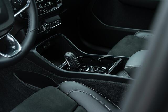 Volvo XC40 1.5 T4 Recharge R-Design | Plug-in Hybrid (PHEV) | Achteruitrijcamera | Navigatie | Apple Carplay | Android Auto | Stoelverwarming | Elektrische Achterklep |