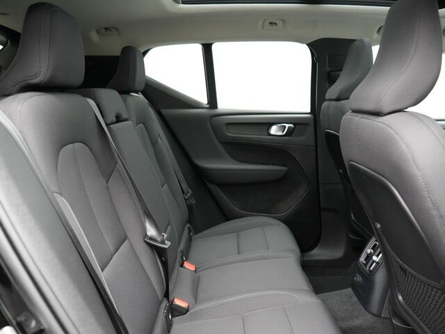 Volvo XC40 T4 Recharge Inscription PHEV 211pk Dealer O.H | Trekhaak Af Fabriek | Panodak | Harman / Kardon | Camera | Sportstoelen Memory & Verwarmd | Cruise Control | Keyless | Apple Carplay | Verwarmd Stuur | Navigatie | Virtual | DAB | 18"L.M | Plug In Hybrid |