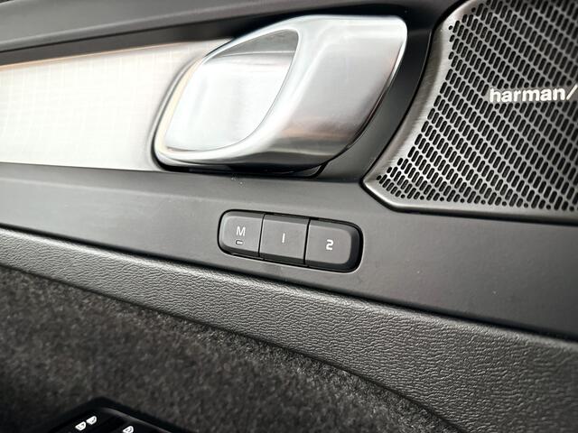 Volvo XC40 B4 Plus Dark | Parkeercamera | Harman Kardon | Stoel- en Stuurverwarming | Trekhaak