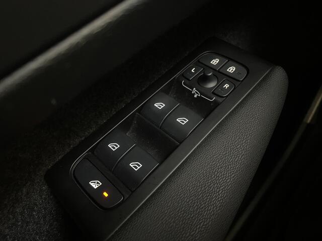 Volvo XC40 1.5 T4 211 pk Recharge Inscription | Trekhaak | Leder | Camera | Adapt. cruise | LED | El. a. klep | Stoel + stuurverw.