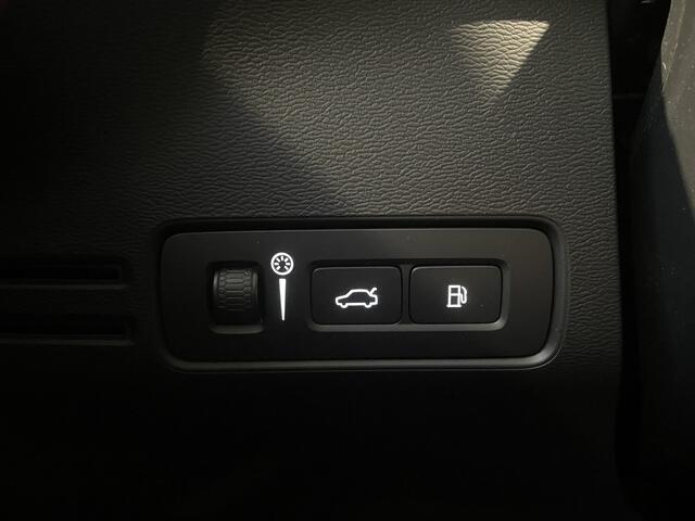 Volvo XC40 1.5 T4 211 pk Recharge Inscription | Trekhaak | Leder | Camera | Adapt. cruise | LED | El. a. klep | Stoel + stuurverw.