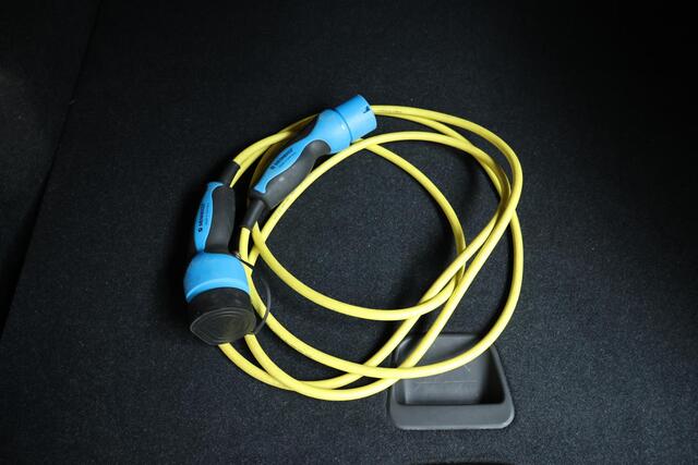 Volvo XC40 T5 Twin Engine Inscription | Stoelverwarming | Parkeersensoren voor + achter | Parkeercamera | Volvo on Call | Navigatie | Lederen bekleding | 1ste Eigenaar | Dealeronderhouden |