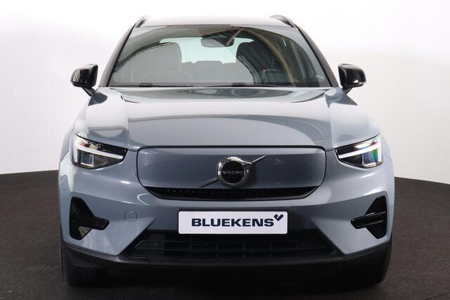 Volvo XC40 Recharge Plus 70 kWh - IntelliSafe Assist & Surround - Parkeercamera achter - Verwarmde voorstoelen & stuur - Parkeersensoren voor & achter - Draadloze tel. lader - Warmtepomp - 19' LMV