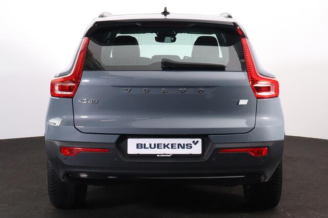 Volvo XC40 Recharge Plus 70 kWh - IntelliSafe Assist & Surround - Parkeercamera achter - Verwarmde voorstoelen & stuur - Parkeersensoren voor & achter - Draadloze tel. lader - Warmtepomp - 19' LMV