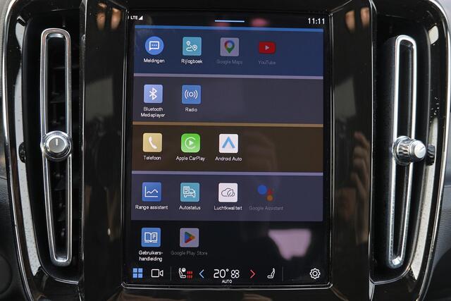 Volvo XC40 Recharge Plus 70 kWh - IntelliSafe Assist & Surround - Parkeercamera achter - Verwarmde voorstoelen & stuur - Parkeersensoren voor & achter - Draadloze tel. lader - Warmtepomp - 19' LMV