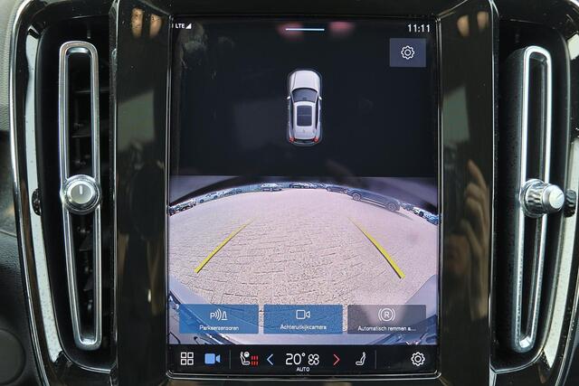 Volvo XC40 Recharge Plus 70 kWh - IntelliSafe Assist & Surround - Parkeercamera achter - Verwarmde voorstoelen & stuur - Parkeersensoren voor & achter - Draadloze tel. lader - Warmtepomp - 19' LMV
