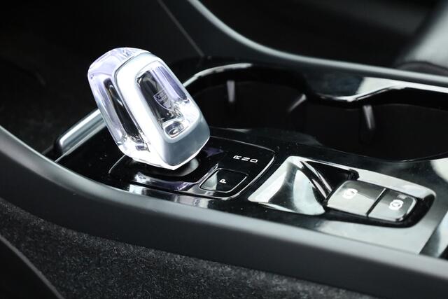 Volvo XC40 1.5 T4 Plug-in hybrid Plus Dark | Pano | Apple CarPlay | Stoel-Stuurverw. | Harman Kardon | Leder | Trekhaak |