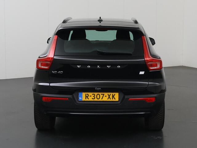 Volvo XC40 Recharge Core 70 kWh | SOH 95% | Warmtepomp | Trekhaak | Stoelverwarming | Stuurwielverwarming | Apple Carplay/Android Auto | Achteruitrijcamera |