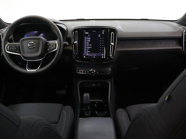 Volvo XC40 Recharge Core 70 kWh | SOH 95% | Warmtepomp | Trekhaak | Stoelverwarming | Stuurwielverwarming | Apple Carplay/Android Auto | Achteruitrijcamera |