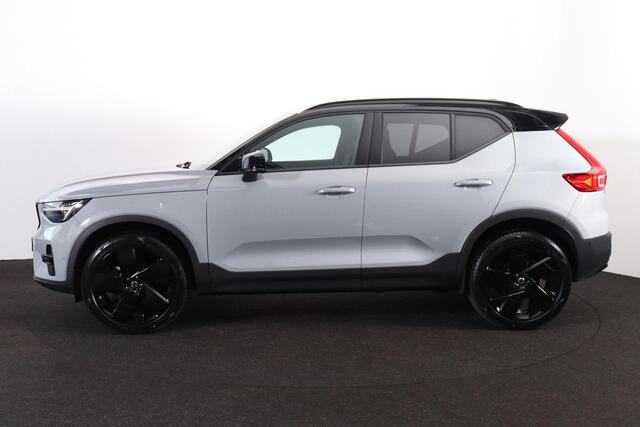 Volvo XC40 B4 Ultra Black Edition - Panorama/schuifdak - IntelliSafe Assist & Surround - 360º Camera - Harman/Kardon audio - Verwarmde voorstoelen & stuur - Parkeersensoren voor & achter - Draadloze tel. lader - Extra getint glas - 20' LMV