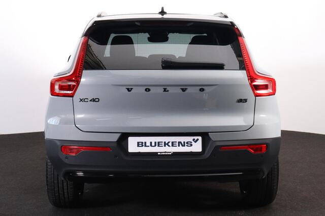 Volvo XC40 B4 Ultra Black Edition - Panorama/schuifdak - IntelliSafe Assist & Surround - 360º Camera - Harman/Kardon audio - Verwarmde voorstoelen & stuur - Parkeersensoren voor & achter - Draadloze tel. lader - Extra getint glas - 20' LMV