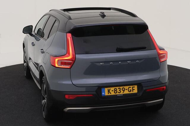 Volvo XC40 Recharge P8 AWD R-Design / Pano / Navigatie / Camera / Zwenkbare trekhaak / Elektrische klep / Lichtmetaal 20 inch /