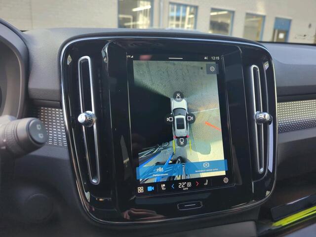 Volvo XC40 Recharge P8 AWD R-Design / Pano / Navigatie / Camera / Zwenkbare trekhaak / Elektrische klep / Lichtmetaal 20 inch /