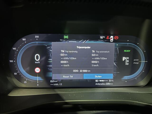 Volvo XC40 Recharge Core 70 kWh | SOH 96,7% | Navigatie | Achteruitrijcamera | Cruise control |