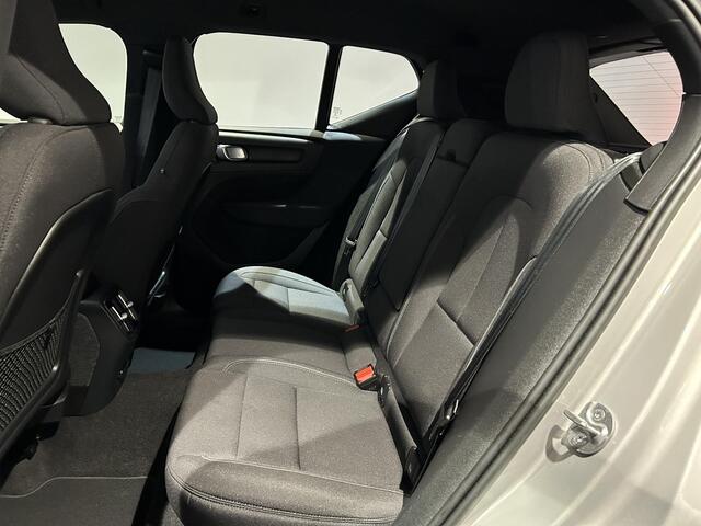 Volvo XC40 Recharge Core 70 kWh | SOH 96,7% | Navigatie | Achteruitrijcamera | Cruise control |