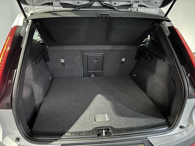 Volvo XC40 Recharge Core 70 kWh | SOH 96,7% | Navigatie | Achteruitrijcamera | Cruise control |