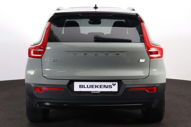 Volvo XC40 Extended Range Ultimate 82 kWh - IntelliSafe Assist & Surround - 360º Camera - Harman/Kardon audio - Verwarmde voorstoelen & stuur - Parkeersensoren voor & achter - Elektr. bedienb. voorstoelen met geheugen links - Draadloze tel. lader - Warmtepomp - Extr