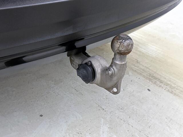 Volvo XC40 T4-R-Design | Pano | All season | H&K | trekhaak | Memory | Clim