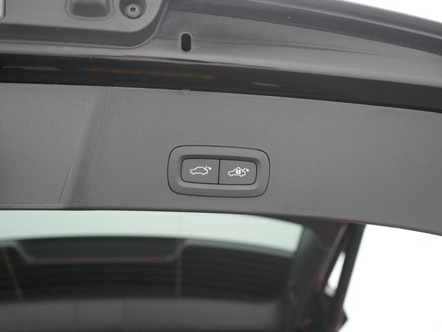 Volvo XC40 Recharge Plus 70 kWh - Volledig Elektrisch - 20 inch velgen - Achteruitrijcamera - Apple Carplay - Android Auto - Stoel- en Stuurverwarming