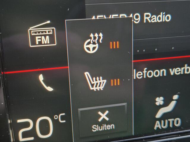 Volvo XC40 1.5 T4 Plug-in hybrid Plus Bright / Accu SOH 95,51% / All season banden / Lighting Pack / Stuur- Stoel & Achterbankverwarming / Trekgewicht 1.800 kg /