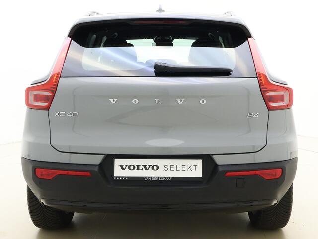 Volvo XC40 B4 211pk Plus Dark / Elektr. stoelen / H&K audio / Trekhaak / Stoel/- en stuurverwarming / Adapt. Cruise / BLIS / Elektr. Achterklep / PDC + CAM /