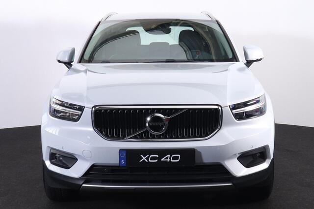 Volvo XC40 T2 Business Pro - IntelliSafe Assist & Surround - Parkeercamera achter - Verwarmde voorstoelen & stuur - Lederen bekleding - Parkeersensoren voor & achter - Drive-Mode Settings - 18' LMV