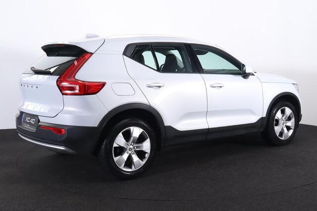 Volvo XC40 T2 Business Pro - IntelliSafe Assist & Surround - Parkeercamera achter - Verwarmde voorstoelen & stuur - Lederen bekleding - Parkeersensoren voor & achter - Drive-Mode Settings - 18' LMV