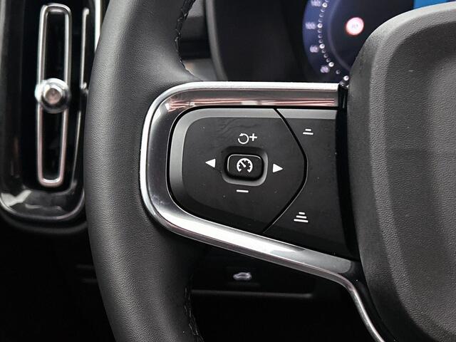 Volvo XC40 B4 Plus Dark | Trekhaak | Stoel + Stuurverwarming | Harman Kardo