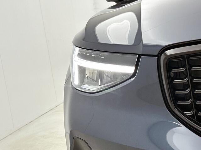 Volvo XC40 B4 Plus Dark | Trekhaak | Stoel + Stuurverwarming | Harman Kardo