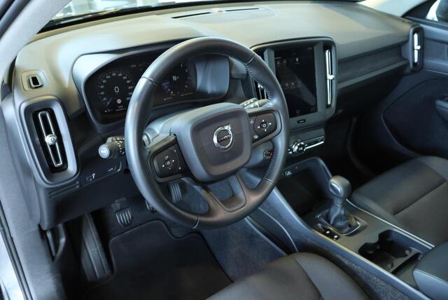 Volvo XC40 T3 | Dealeronderhouden | 1ste Eigenaar | Parkeersensoren Achter | Climate Control | Cruise Control | Electrische bedienbare Achterklep | Keyless Start | Regensensor | Navigatie |