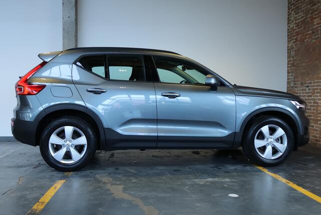 Volvo XC40 T3 | Dealeronderhouden | 1ste Eigenaar | Parkeersensoren Achter | Climate Control | Cruise Control | Electrische bedienbare Achterklep | Keyless Start | Regensensor | Navigatie |
