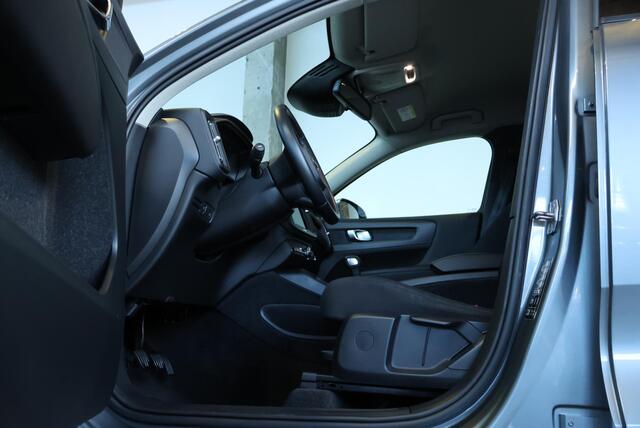 Volvo XC40 T3 | Dealeronderhouden | 1ste Eigenaar | Parkeersensoren Achter | Climate Control | Cruise Control | Electrische bedienbare Achterklep | Keyless Start | Regensensor | Navigatie |