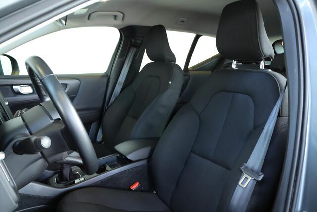 Volvo XC40 T3 | Dealeronderhouden | 1ste Eigenaar | Parkeersensoren Achter | Climate Control | Cruise Control | Electrische bedienbare Achterklep | Keyless Start | Regensensor | Navigatie |