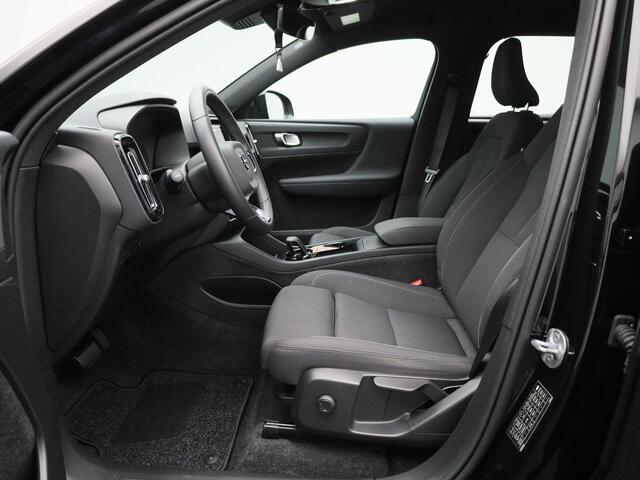 Volvo XC40 Recharge Extended Range Core | Elektr. bed. achterklep | Climate Control / ECC | Licht metalen velgen 19 inch | Cruise control | Navigatie | Stoelverwarming | LED koplampen | Park Distance Control voor en achter | Achteruitrijcamera | Dakrailing |