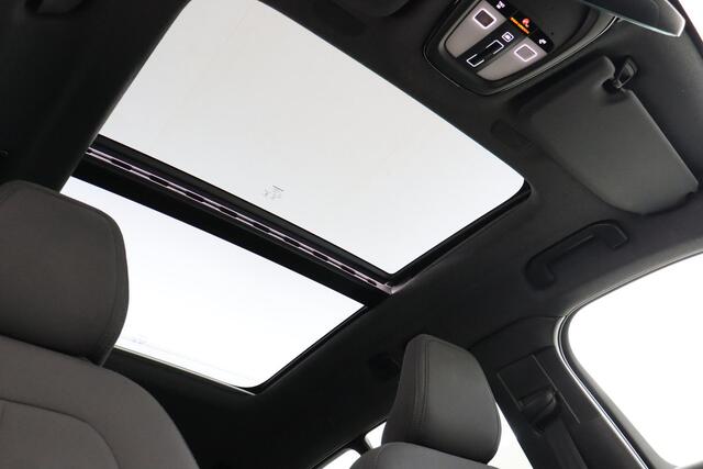 Volvo XC40 RECHARGE P8 AWD R-DESIGN