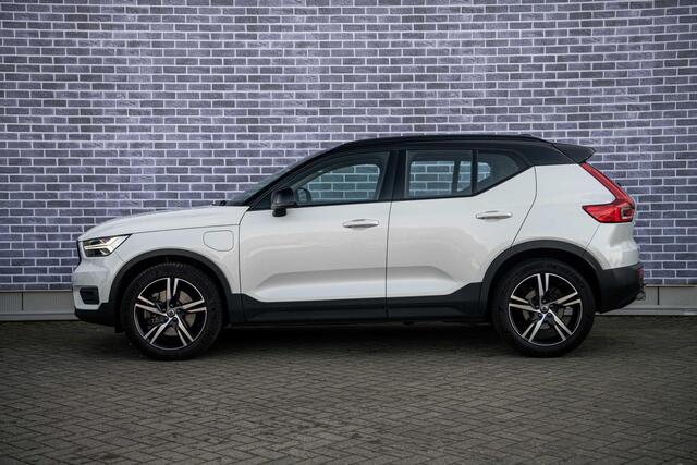 Volvo XC40 1.5 T5 Recharge R-Design | Plug-in Hybrid (PHEV) | Panoramadak | 360 Graden Camera | Harman Kardon Audio | Trekhaak | Elektrisch Verstelbare Voorstoelen | Keyless Entry | Elektrische Achterklep | Navigatie