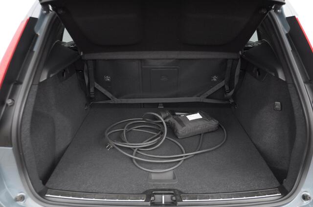 Volvo XC40 T4 211PK Automaat Ultimate Bright / Panoramadak/ Elektrische stoelen met geheugen/ Elektrische achterklep/ Parkeersensoren met 360 Camera/ Stoel en stuurwielverwarming/ Mistlampen/ Luxe bekleding/ /19" Velgen/ Harman kardon audio/ Apple carplay