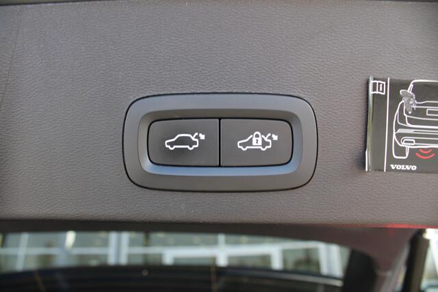 Volvo XC40 Recharge Pro | Schuif/kanteldak | Adapt. Cruise | 360 Camera | H&K Audio | BLIS | El. stoelen | 20" LMV |