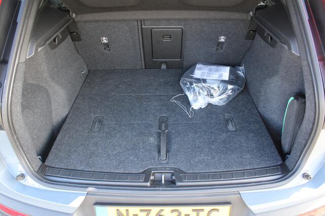 Volvo XC40 Recharge Pro | Schuif/kanteldak | Adapt. Cruise | 360 Camera | H&K Audio | BLIS | El. stoelen | 20" LMV |