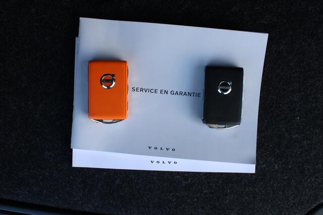 Volvo XC40 Recharge Pro | Schuif/kanteldak | Adapt. Cruise | 360 Camera | H&K Audio | BLIS | El. stoelen | 20" LMV |