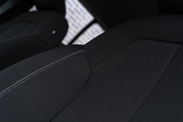 Volvo XC40 Plug-in Hybrid T5 Inscription Expression | Camera | Adaptive Cruise Control | DAB | Climate control | Parkeersensoren Voor + Achter | Carplay | Volvo On Call |