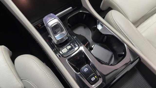 Volvo XC40 1.5 T4 Recharge Inscription Panoramadak / Leder / Trekhaak / Al