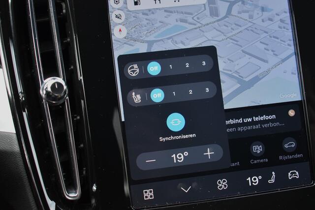 Volvo XC40 B4 Plus Dark | Semi Elektrische Wegklapbare Trekhaak | Allseason banden | 19'' lichtmetalen velgen | Stoelverwarming | Google Infotainment | Parkeercamera | Parkeersensoren voor + achter | Harman Kardon Premium Audio