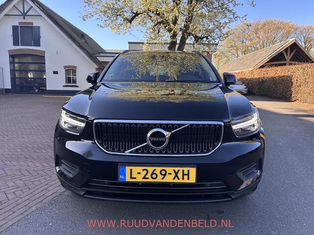 Volvo XC40 1.5 T2 Momentum Core TREKHAAK / STUUR+STOELVERWARMING / CARPLAY / CRUISE