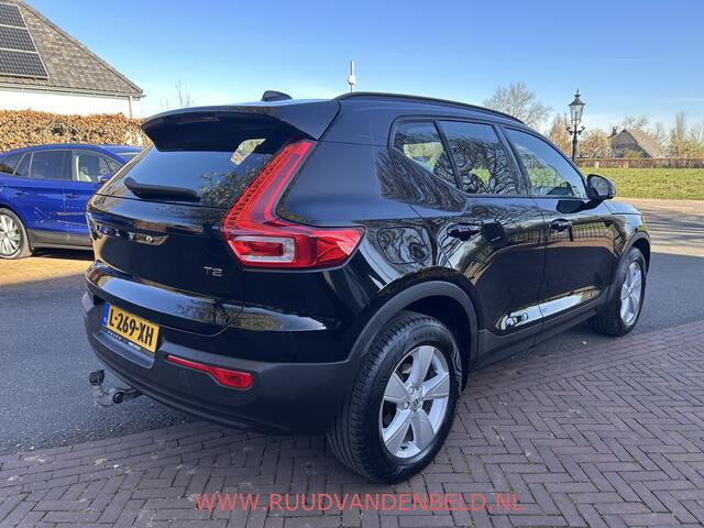 Volvo XC40 1.5 T2 Momentum Core TREKHAAK / STUUR+STOELVERWARMING / CARPLAY / CRUISE